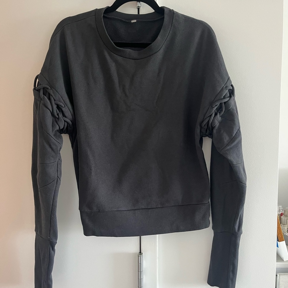 Alo Gray Relaxed Sweatshirt with detail